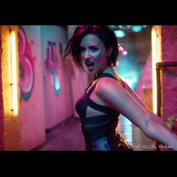 O novo clipe de Demi Lovato conta com duas produ??es exuberantes e garantem destaque
